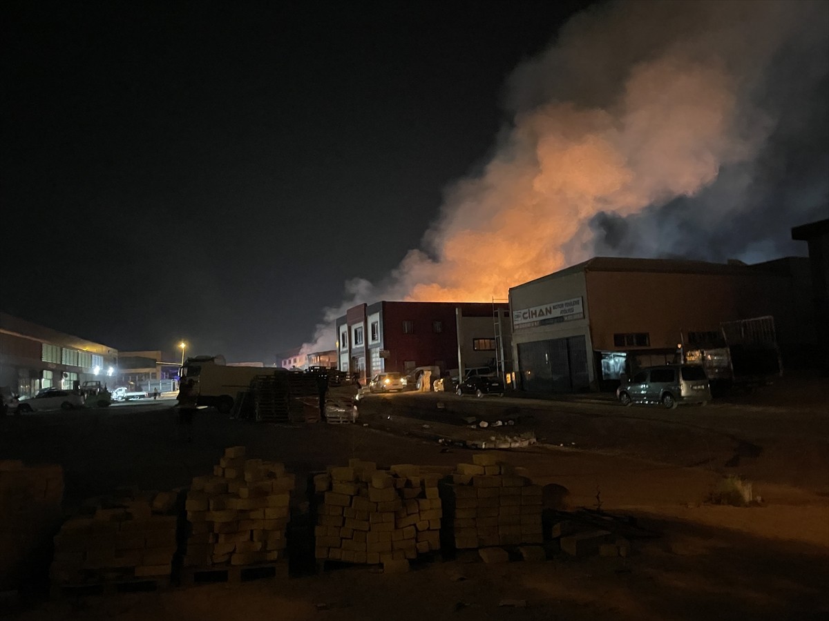 Konya'da Geri Dönüşüm Fabrikasında Yangın Kontrol Altına Alındı