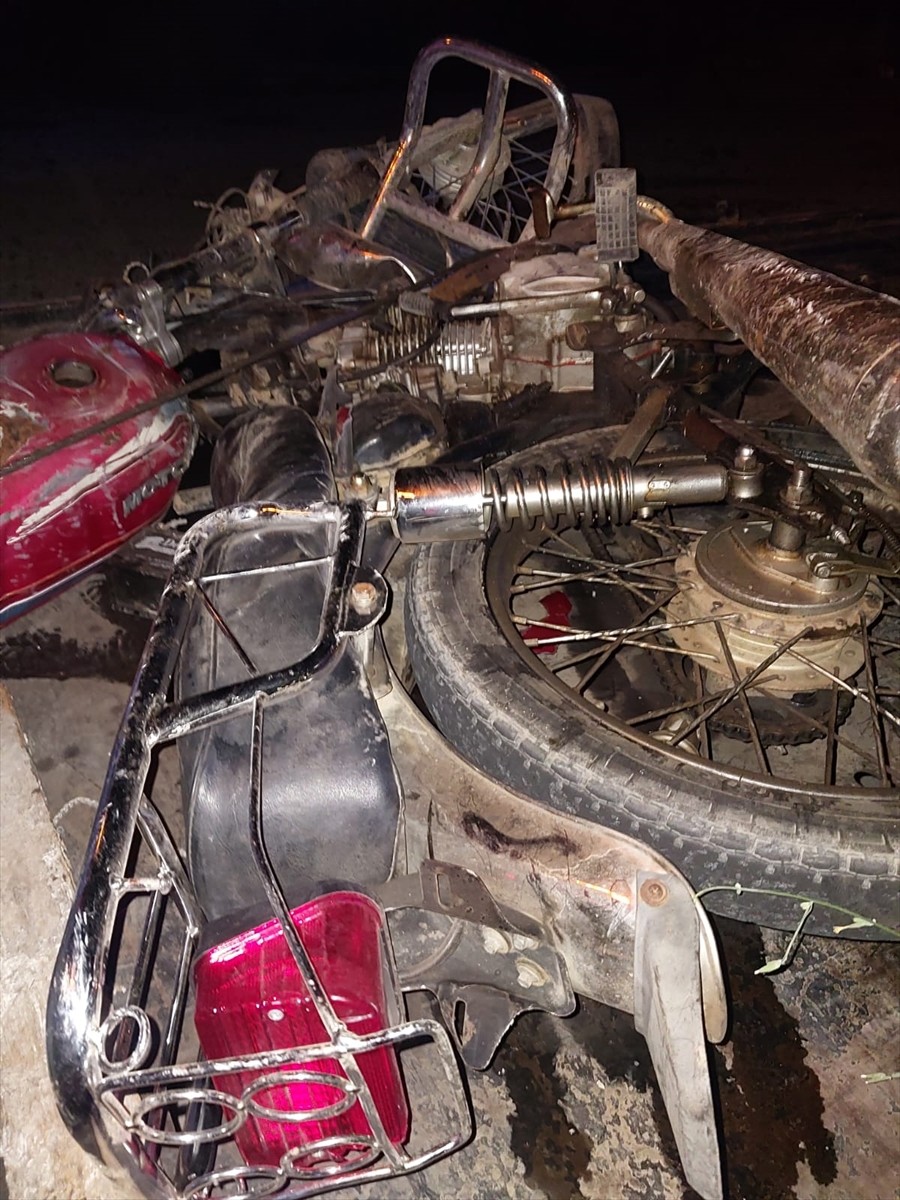 Konya'nın Beyşehir ilçesinde kamyonetle çarpışan motosikletin sürücüsü ağır yaralandı.