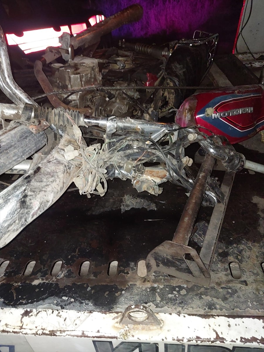 Konya'nın Beyşehir ilçesinde kamyonetle çarpışan motosikletin sürücüsü ağır yaralandı.