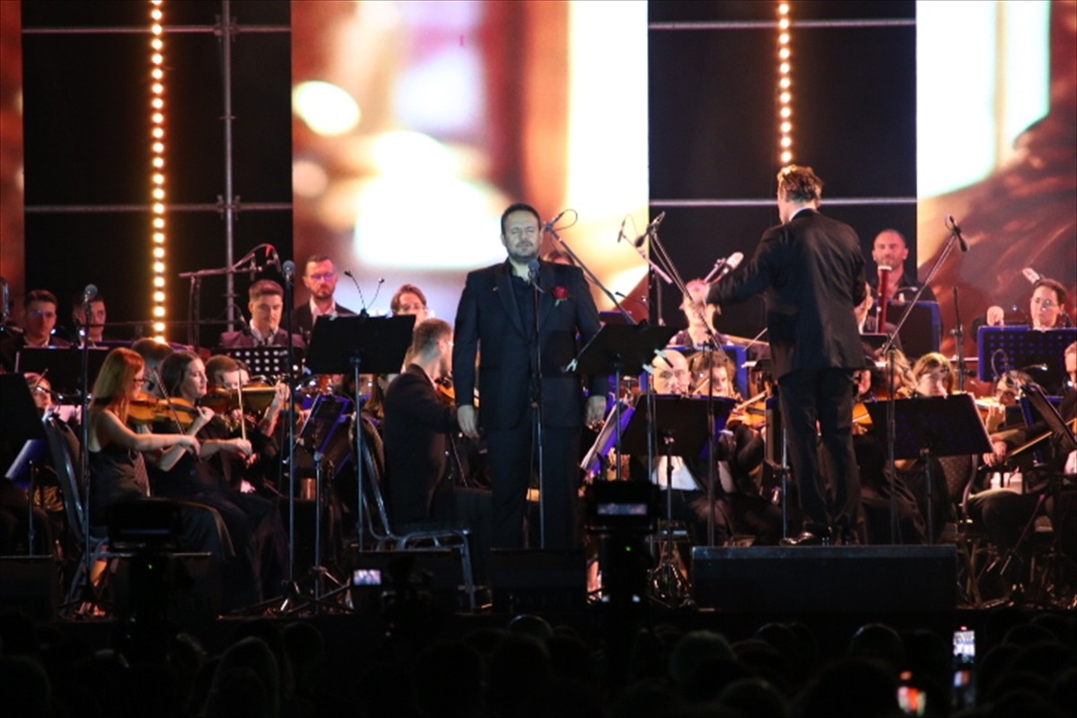 Kosova'nın başkenti Priştine'de "4'üncü Rame Lahaj Uluslararası Opera Festivali"nin gala konseri...