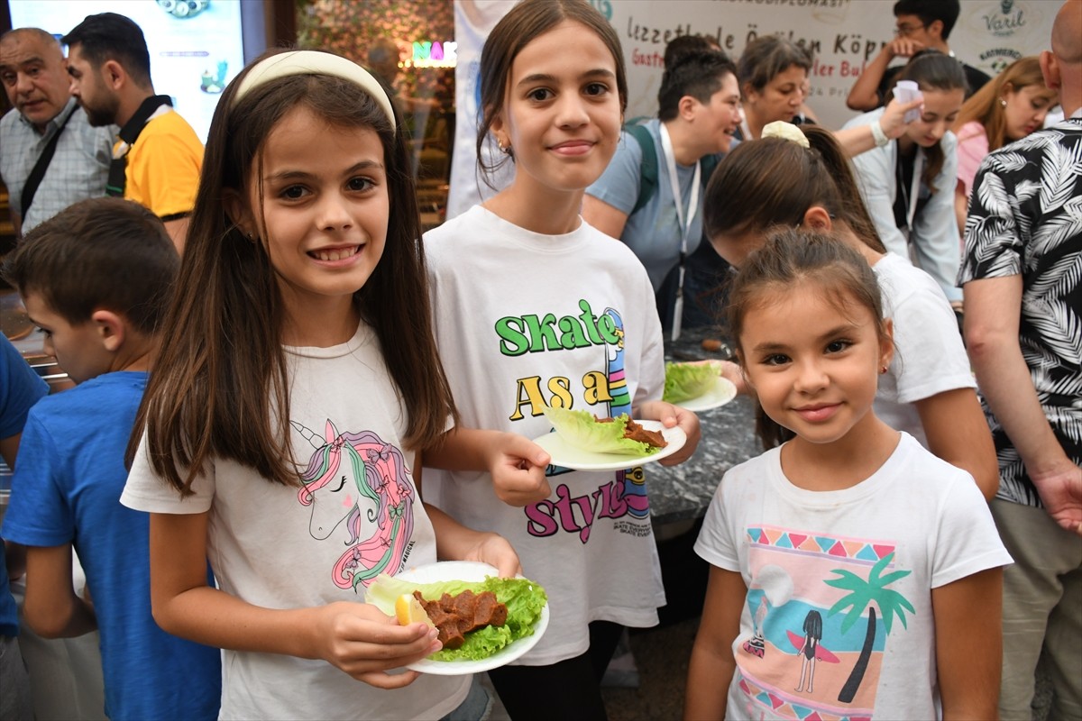 Kosova’nın güneyindeki Prizren şehrinde Gaziantep’in yöresel lezzetlerinin tanıtımı...