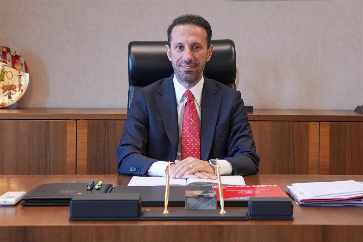 Kültür ve Turizm Bakanlığı Yaşayan Miras ve Kültürel Etkinlikler Genel Müdürü Selim Terzi, ilgiyle...