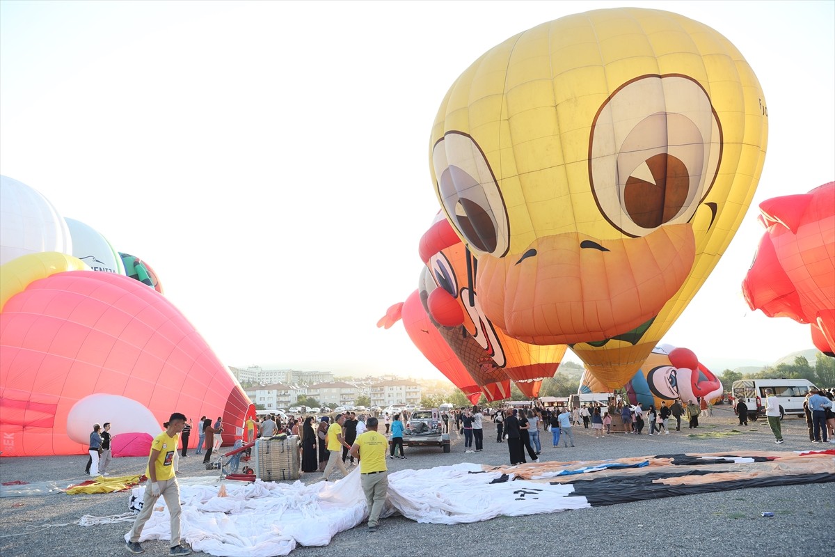 Kültür ve Turizm Bakanlığınca düzenlenen "Nevşehir Kültür Yolu Festivali"ne Türkiye'nin yanı sıra...