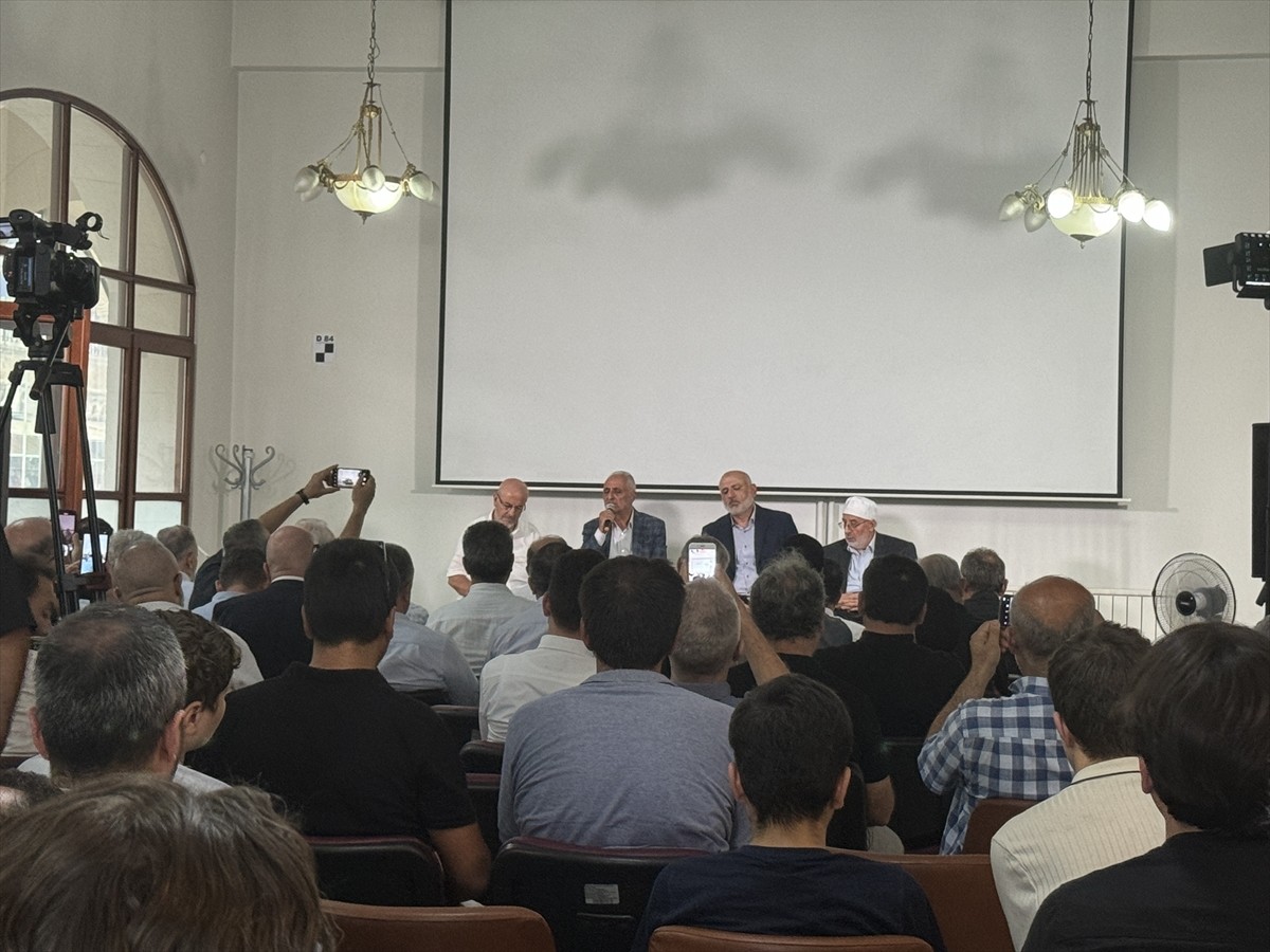 Kur'an-ı Kerim kıraati alanında çok sayıda öğrenci yetiştiren ve "Reisülkurra" olarak bilinen...