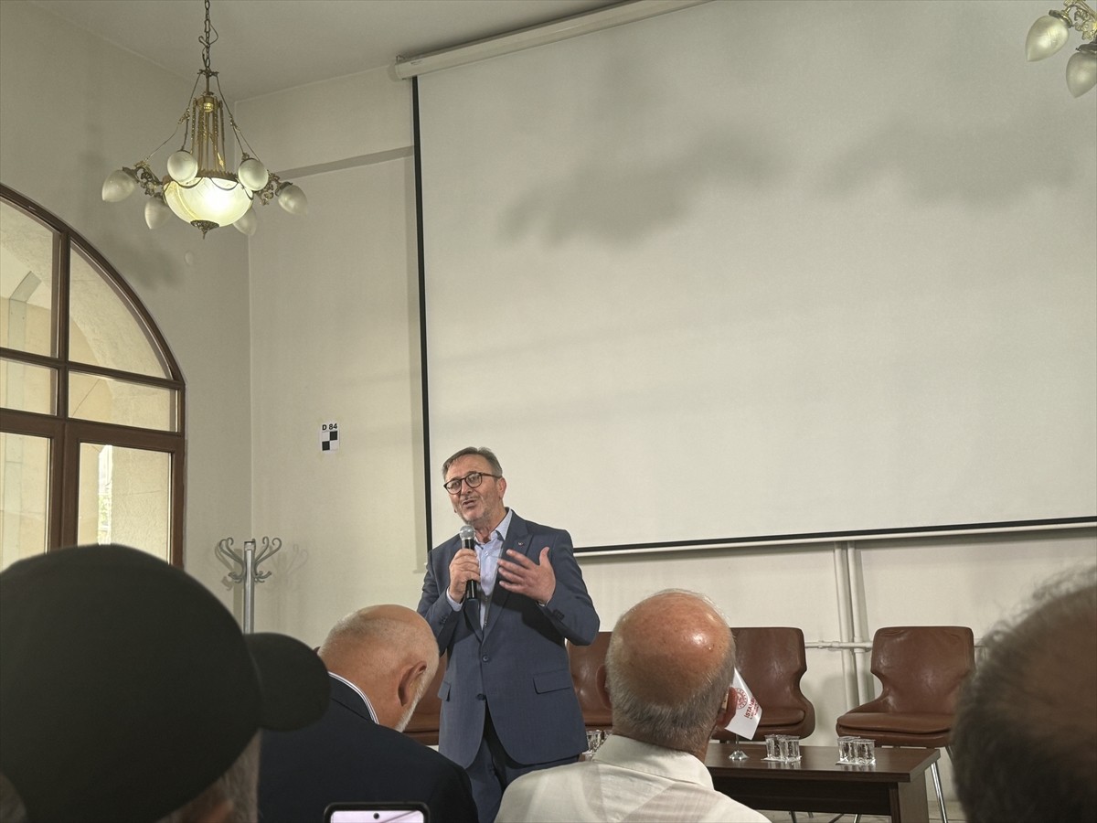 Kur'an-ı Kerim kıraati alanında çok sayıda öğrenci yetiştiren ve "Reisülkurra" olarak bilinen...