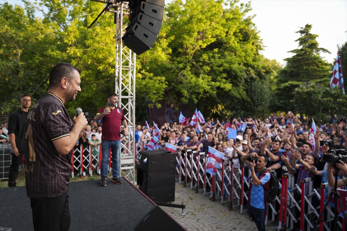 Kuruluşunun 57. yılını kutlayan Trabzonspor'da Gurbetçi Gençler Taraftar Grubu'nca kutlama...