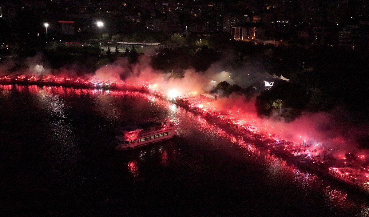 Kuruluşunun 57. yılını kutlayan Trabzonspor'da Gurbetçi Gençler Taraftar Grubu'nca Sütlüce...