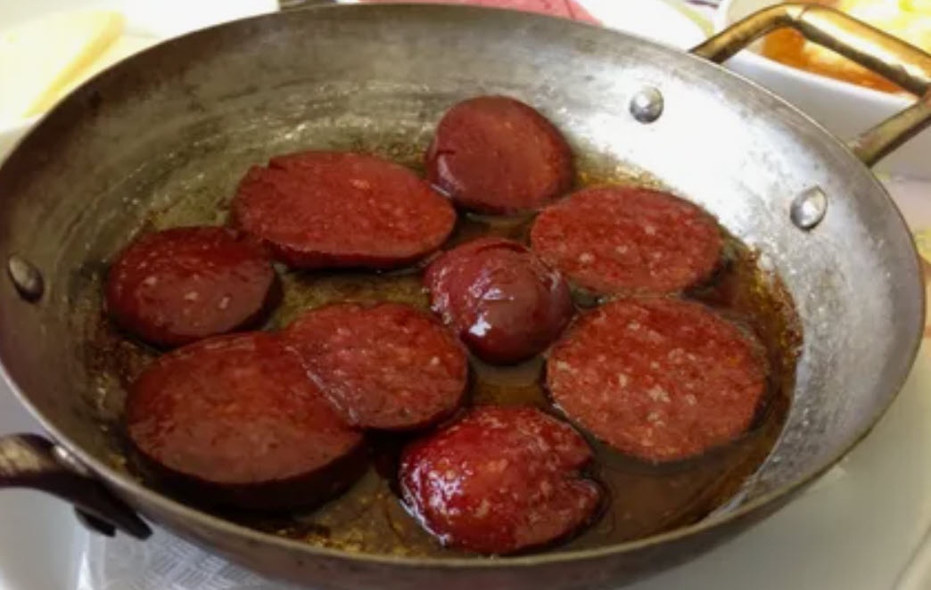 Kuruyan Sucukla Vedalaşın: Yumuşak Sucuk Pişirmenin İpuçları