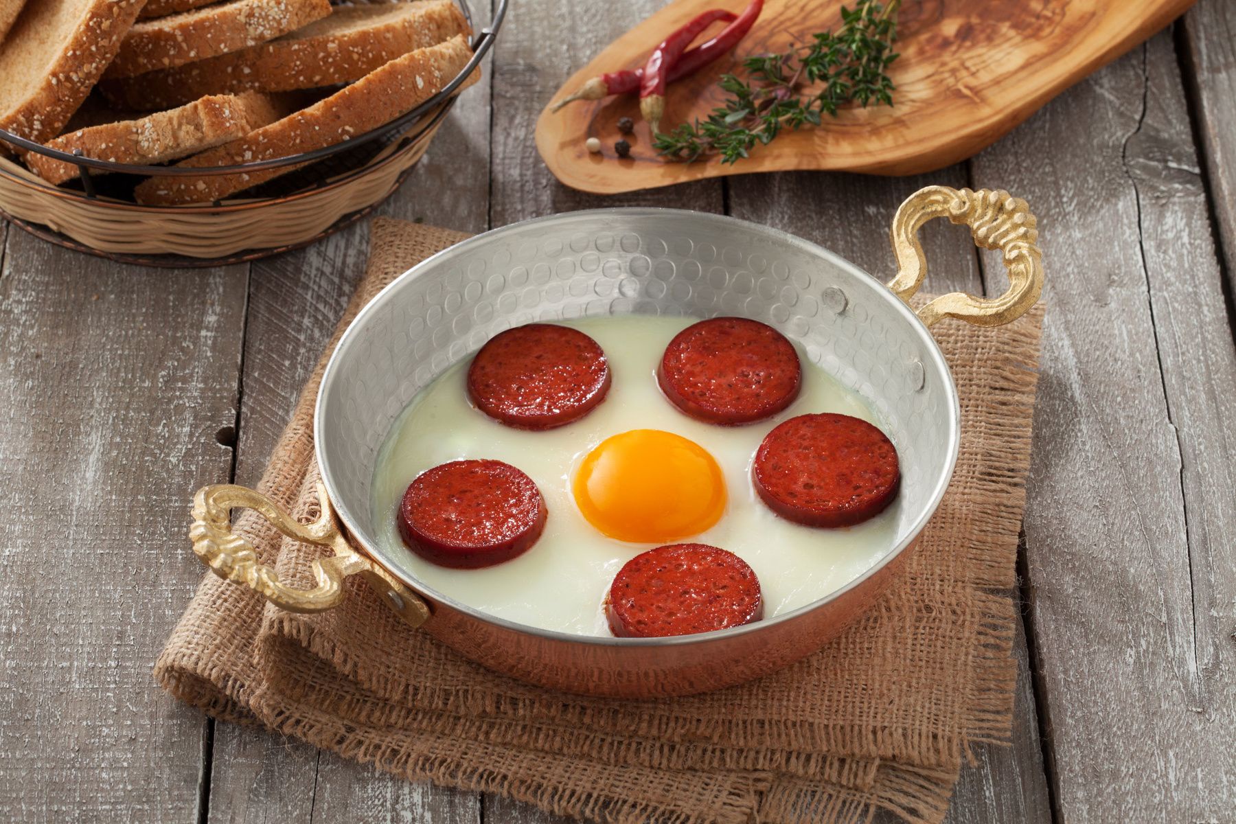 Kuruyan Sucukla Vedalaşın: Yumuşak Sucuk Pişirmenin İpuçları