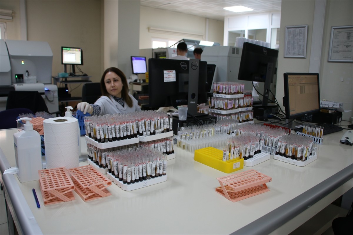 Kütahya'da kurulan toksikoloji laboratuvarında idrar numunelerinden uyuşturucu etkisinde araç...