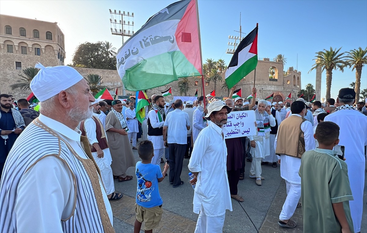 Libya'nın başkenti Trablus'taki Şehitler Meydanı'nda Hamas Siyasi Büro Başkanı İsmail Heniyye'ye...