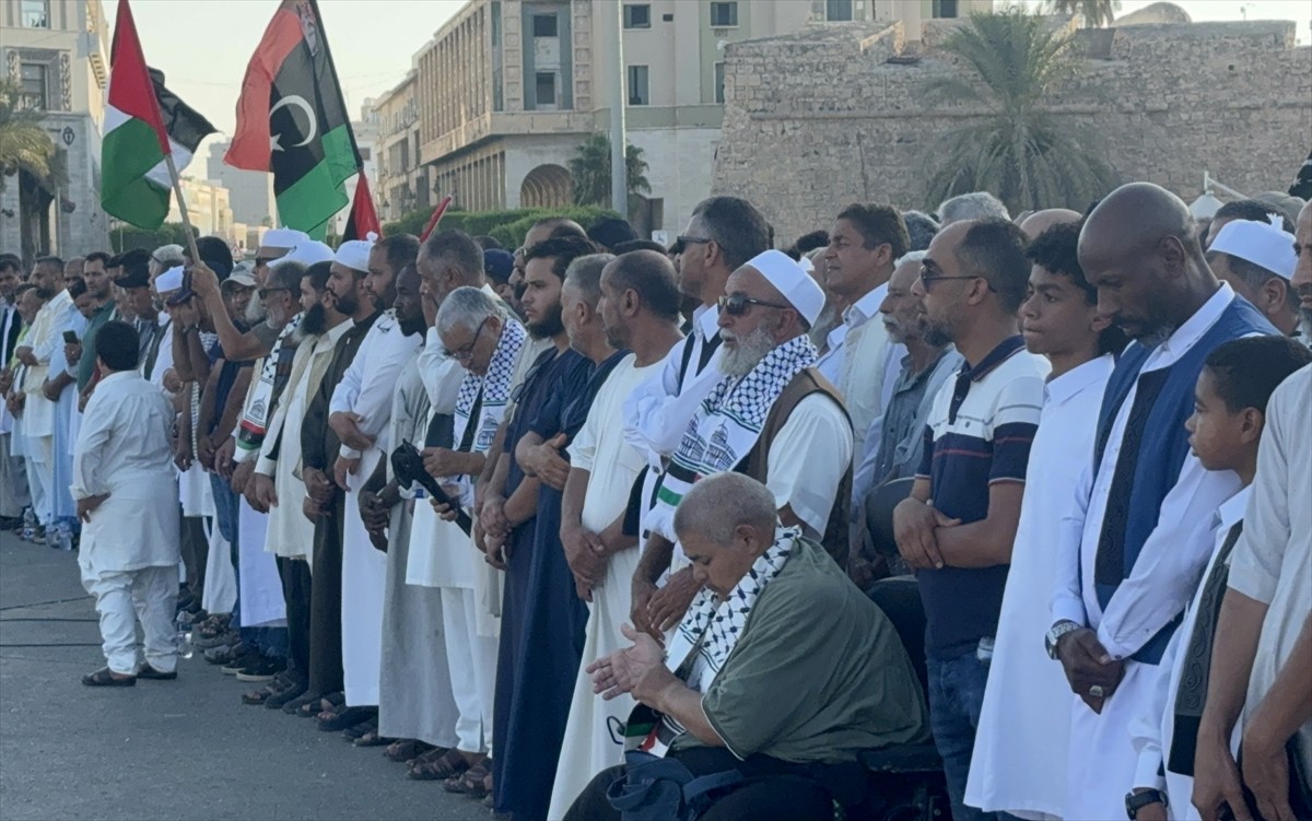 Libya'nın başkenti Trablus'taki Şehitler Meydanı'nda Hamas Siyasi Büro Başkanı İsmail Heniyye'ye...