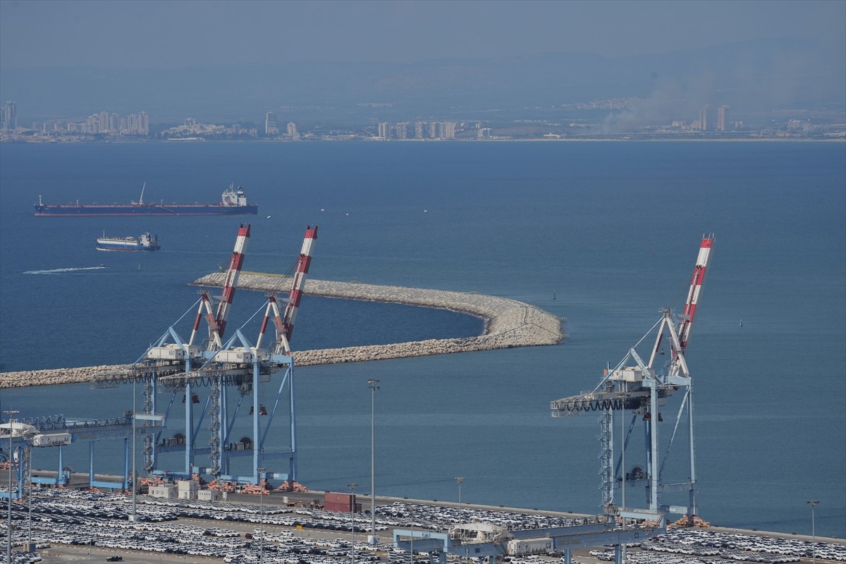 Lübnan Hizbullahı'nın, İsrail'in kuzeyindeki Akka ve Nehariya arasında "askeri üs olduğu" ifade...