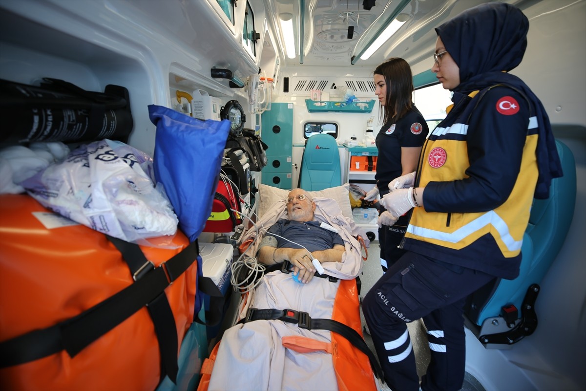 Mardin'de beyin kanaması nedeniyle Mardin Eğitim ve Araştırma Hastanesi Nöroloji Kliniğinde tedavi...