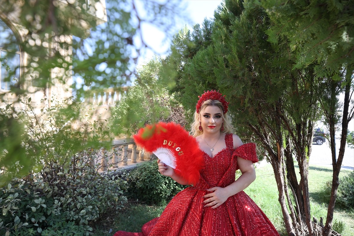 Mardin'de dünyaevine giren çiftler, düğün fotoğraflarının çekimini stüdyo yerine bunaltıcı...