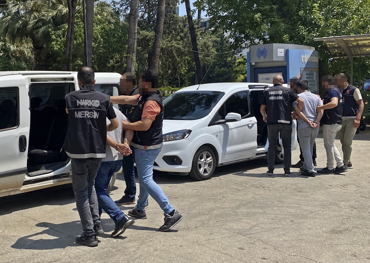 Mersin'de 47 kilo 280 gram sentetik uyuşturucu ele geçirildi, 4 şüpheli gözaltına alındı.