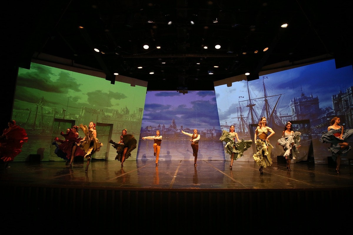 Muğla'nın Bodrum ilçesinde bu yıl 21'incisi düzenlenen Uluslararası Bodrum Bale Festivali...