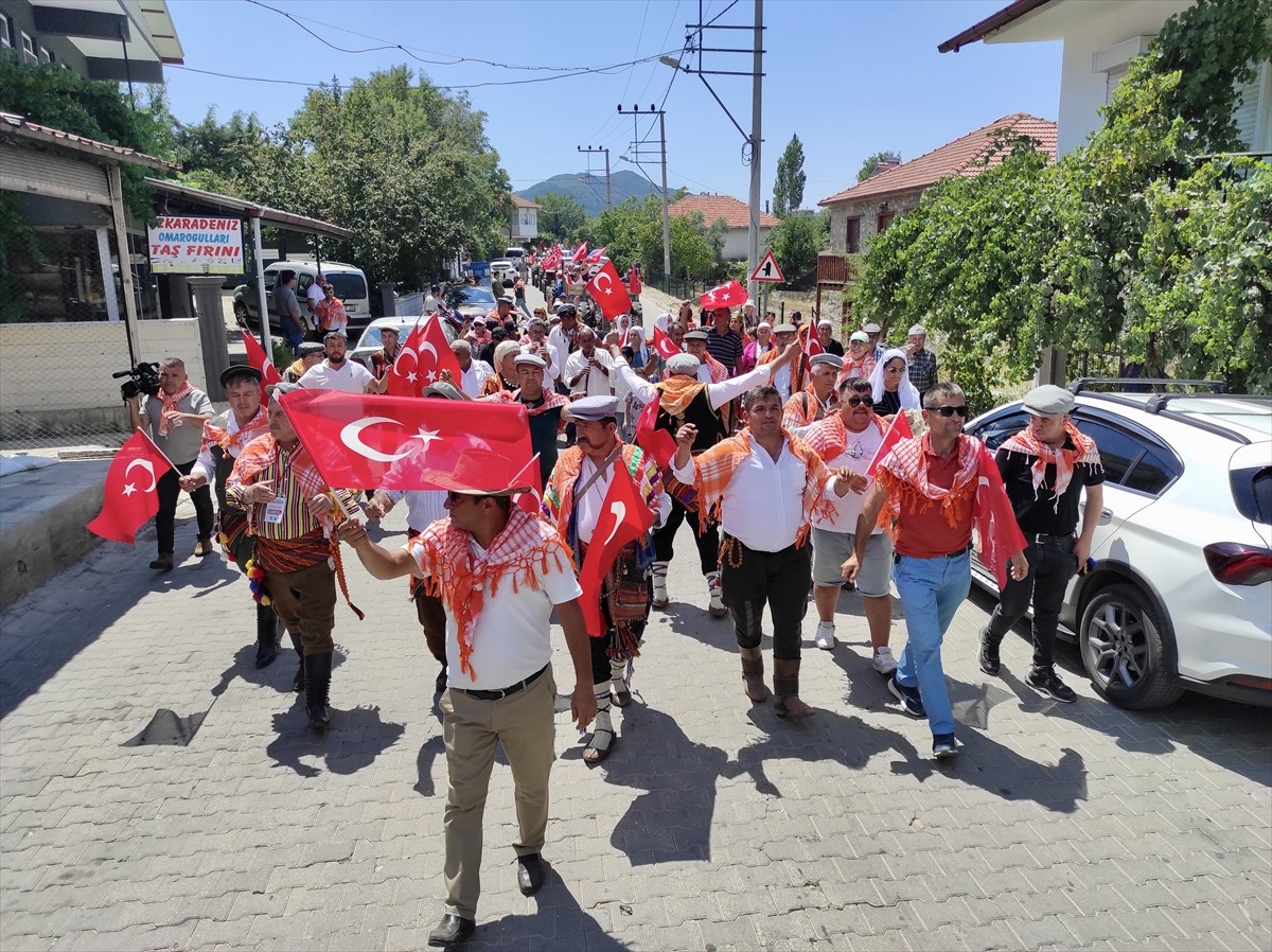 Muğla'nın Fethiye ilçesinde bu yıl 11'incisi gerçekleştirilen "Geçmişten Günümüze Yörük Oyunları...