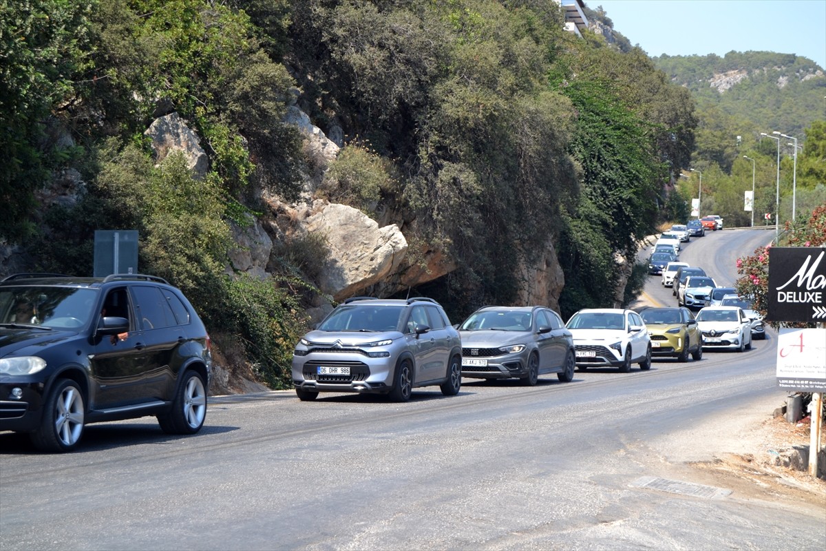 Muğla'nın Fethiye ilçesinde bulunan Ölüdeniz Mahallesi’nde, yoğun turizm sezonu dolayısıyla...