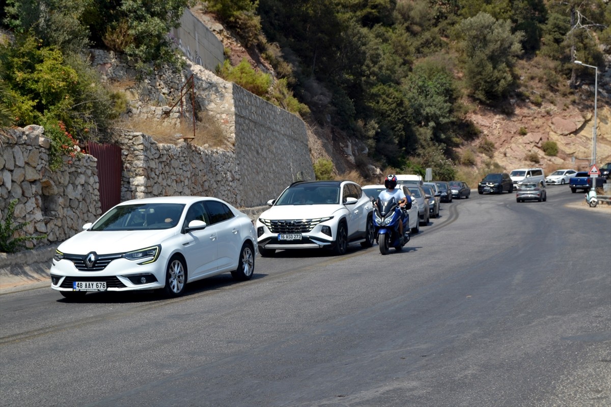Muğla'nın Fethiye ilçesinde bulunan Ölüdeniz Mahallesi’nde, yoğun turizm sezonu dolayısıyla...