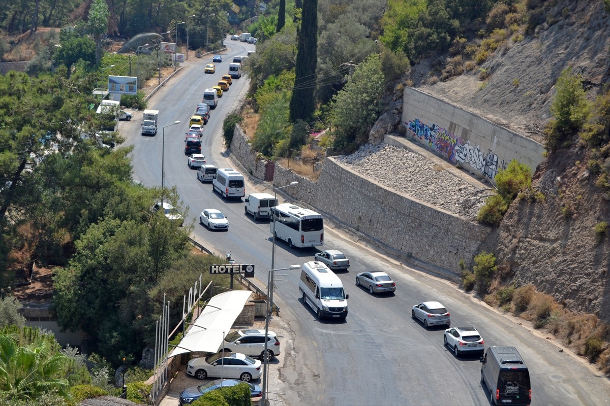 Muğla'nın Fethiye ilçesinde bulunan Ölüdeniz Mahallesi’nde, yoğun turizm sezonu dolayısıyla...