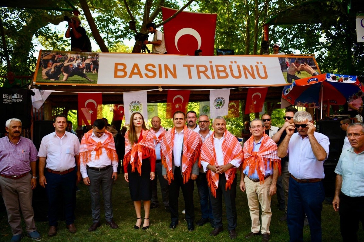 Muğla'nın Kavaklıdere ilçesinde 30'uncusu düzenlenen Menteşe Beşpınar Yağlı Güreşleri'nde farklı...