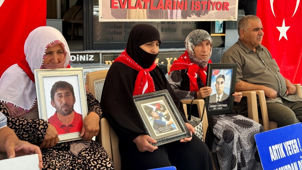 Muş'ta çocuklarının terör örgütü PKK tarafından dağa götürülmesinden DEM Parti'yi sorumlu tutan...