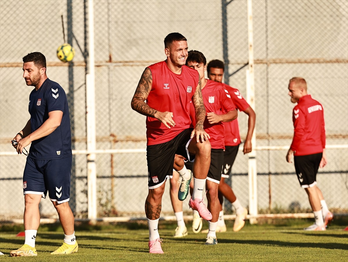 Net Global Sivasspor, Trendyol Süper Lig'in ilk haftasında sahasında yarın Trabzonspor ile...