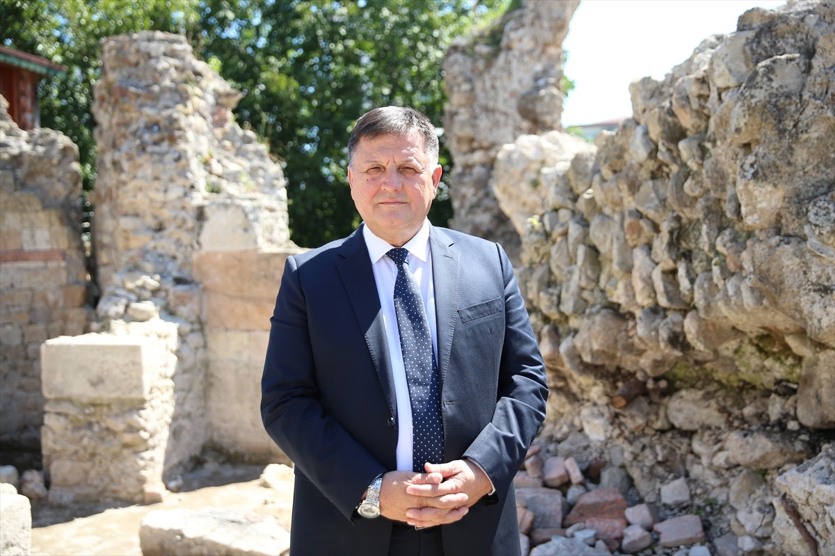 Ordu'da kazı çalışmaları sırasında Bizans dönemine ait "in-situ zemin mozaiği" bulunan Aziz...