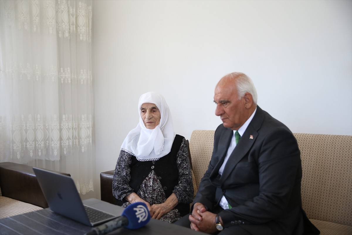 Paris 2024 Olimpiyat Oyunları'nda 10 metre havalı tabanca karışık takım mücadelesinde Şevval...