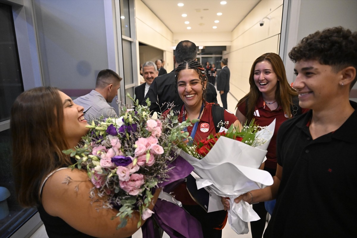 Paris 2024 Olimpiyat Oyunları'nda 10 metre havalı tabanca karışık takım mücadelesinde Yusuf Dikeç...