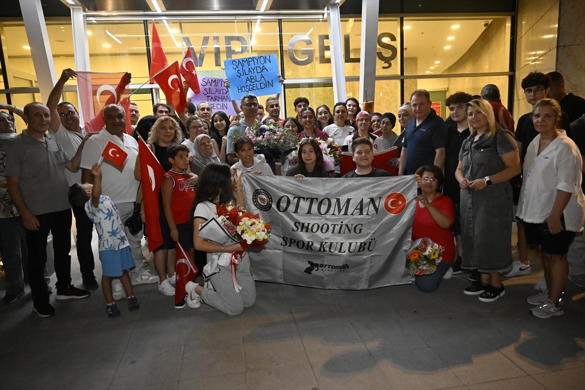 Paris 2024 Olimpiyat Oyunları'nda 10 metre havalı tabanca karışık takım mücadelesinde Yusuf Dikeç...