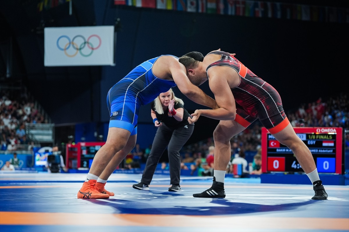 Paris 2024 Olimpiyat Oyunları'nda erkekler 130 kilo grekoromen stilde son 16 turu, Champ de Mars...