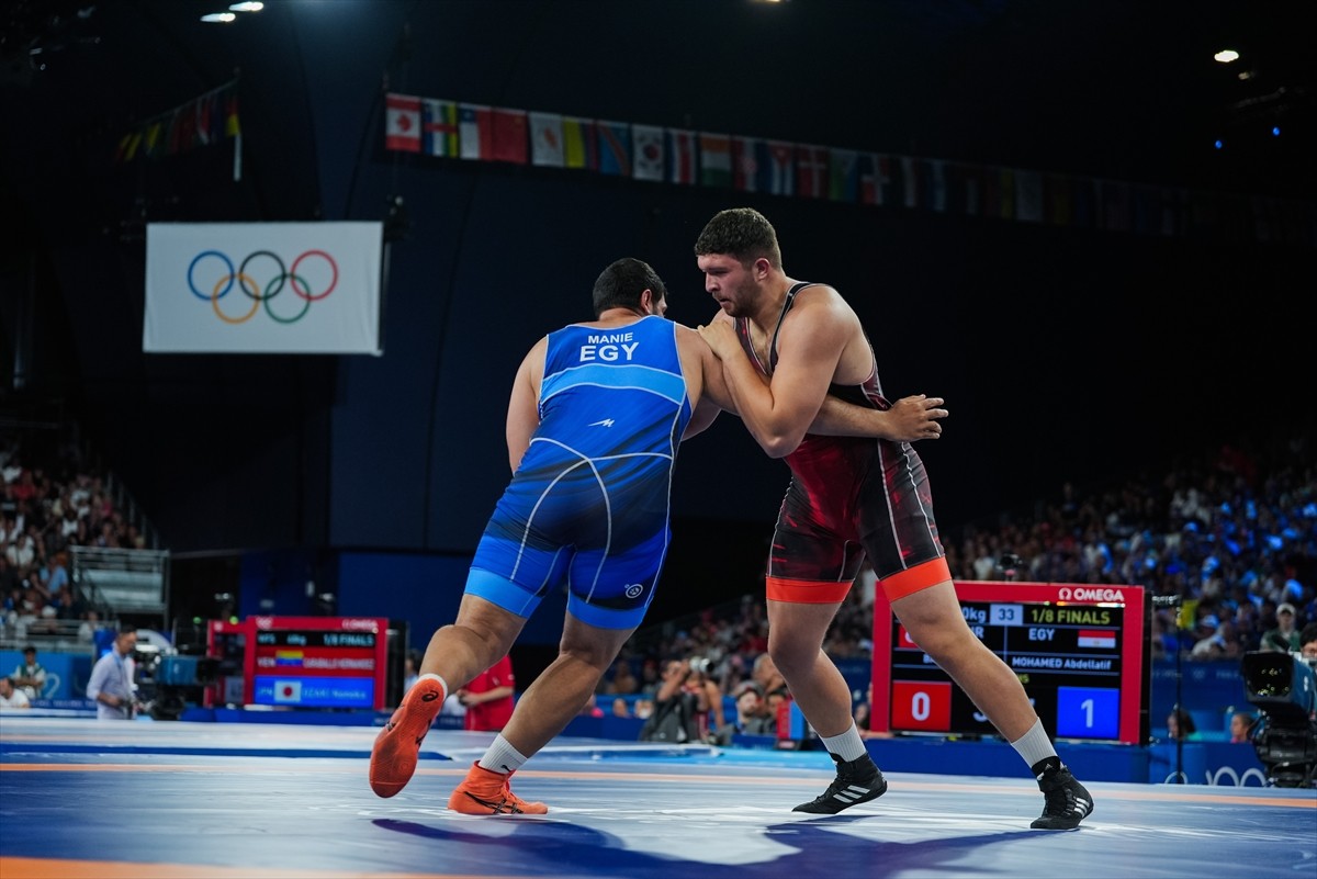 Paris 2024 Olimpiyat Oyunları'nda erkekler 130 kilo grekoromen stilde son 16 turu, Champ de Mars...