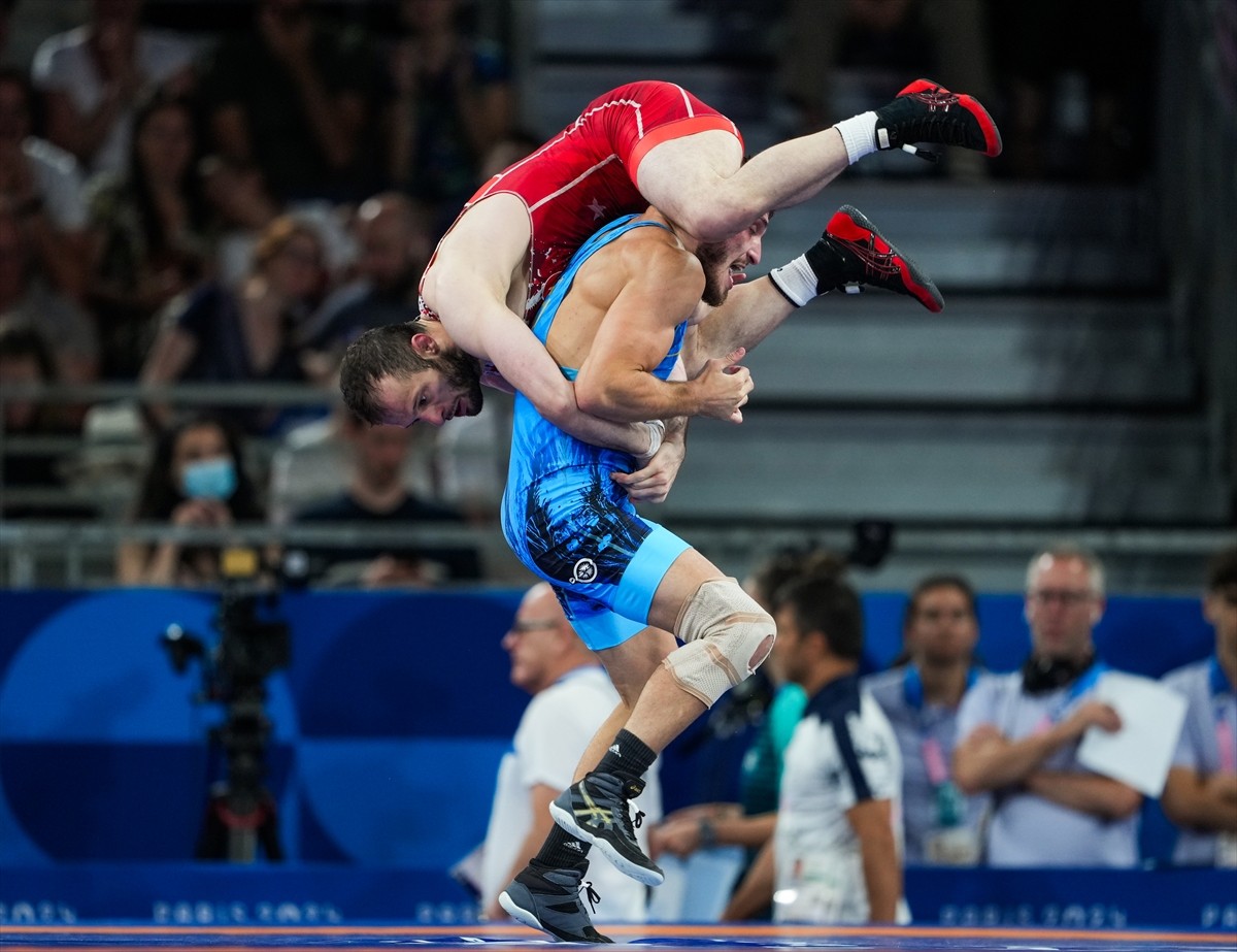 Paris 2024 Olimpiyat Oyunları'nda erkekler 60 kilo grekoromen stilde son 16 turu, Champ de Mars...
