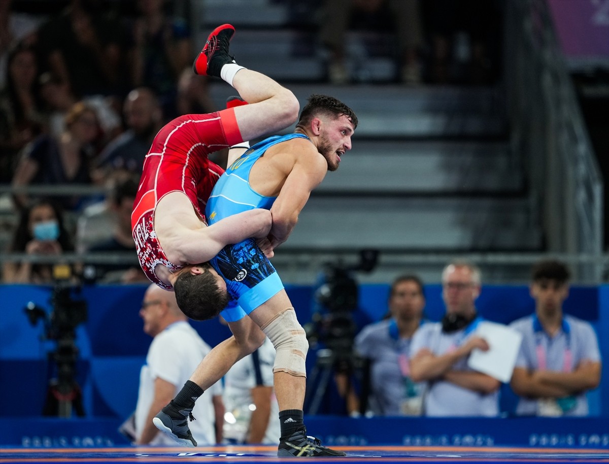 Paris 2024 Olimpiyat Oyunları'nda erkekler 60 kilo grekoromen stilde son 16 turu, Champ de Mars...