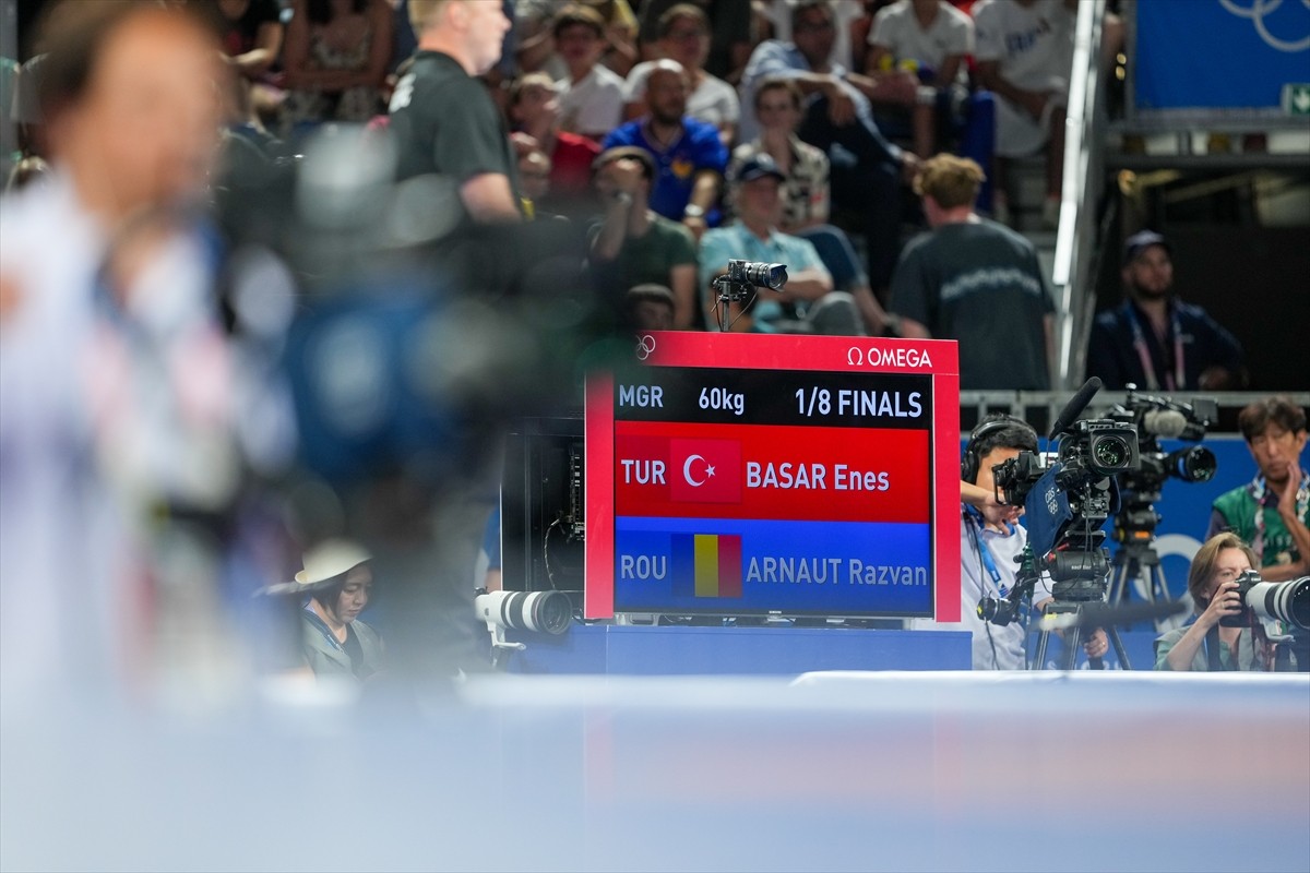 Paris 2024 Olimpiyat Oyunları'nda erkekler 60 kilo grekoromen stilde son 16 turu, Champ de Mars...