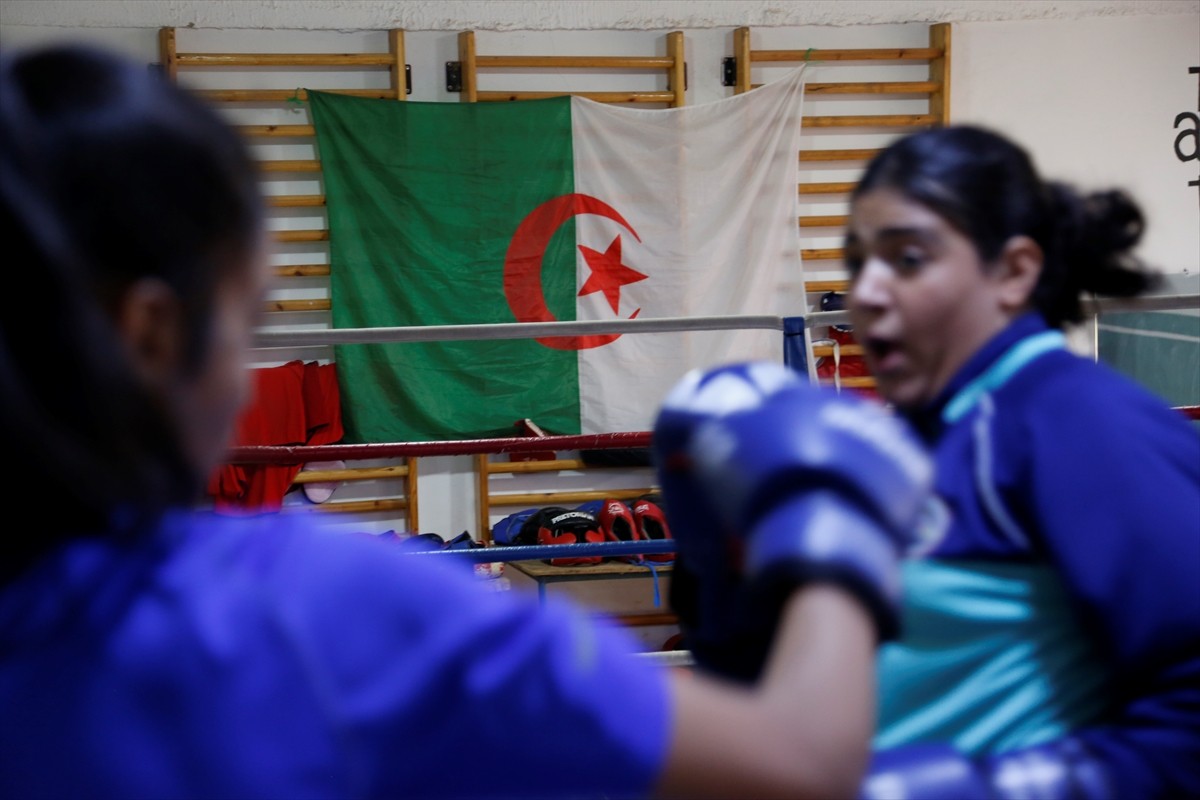 Paris 2024 Olimpiyat Oyunları'nda finale kalan Cezayirli boksör İman Halif, yakınları ve doğduğu...