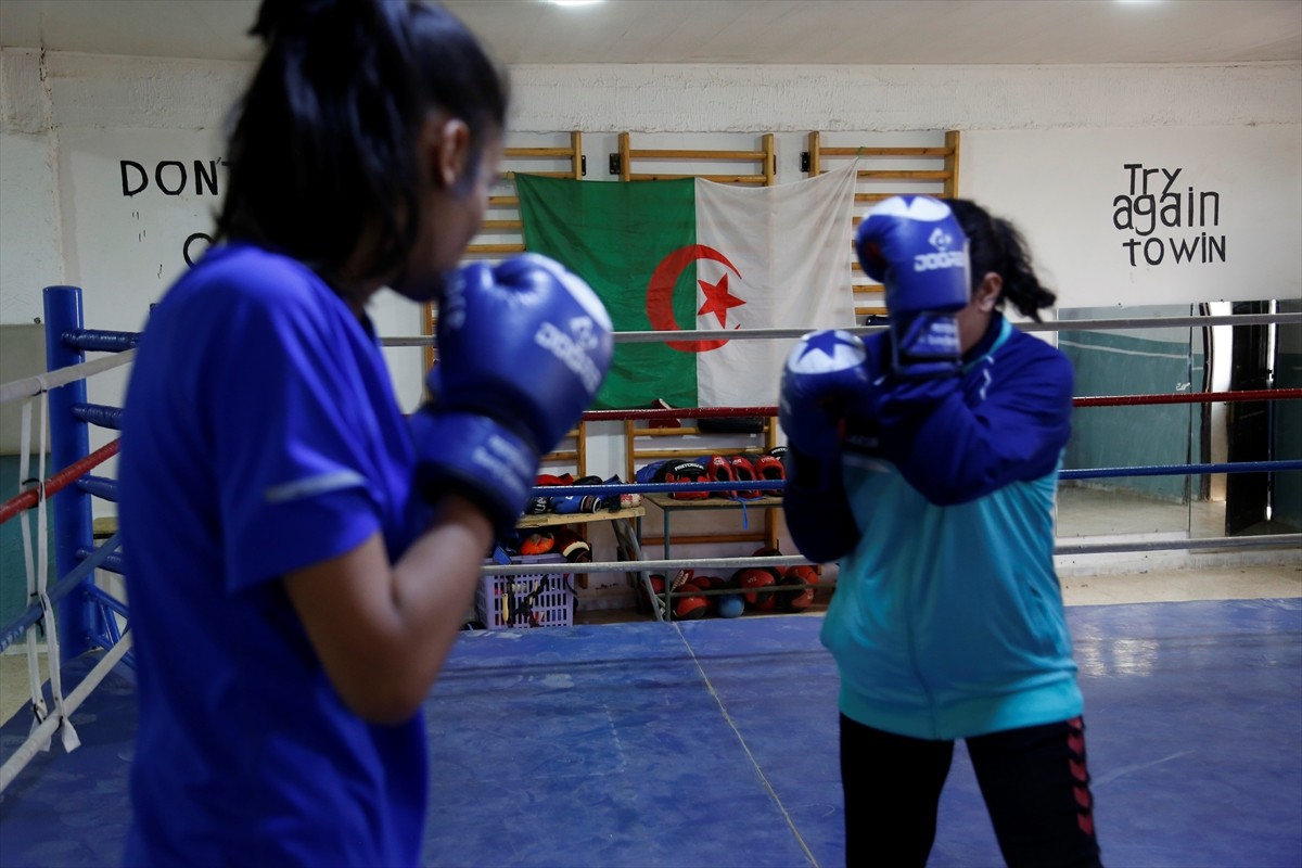 Paris 2024 Olimpiyat Oyunları'nda finale kalan Cezayirli boksör İman Halif, yakınları ve doğduğu...