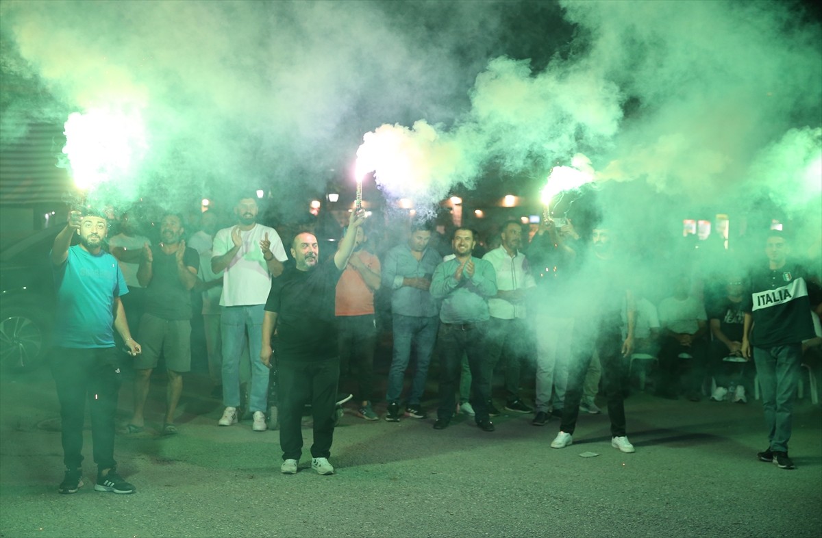 Paris 2024 Olimpiyat Oyunları'nda kadınlar 54 kiloda gümüş madalya alan milli boksör Hatice...