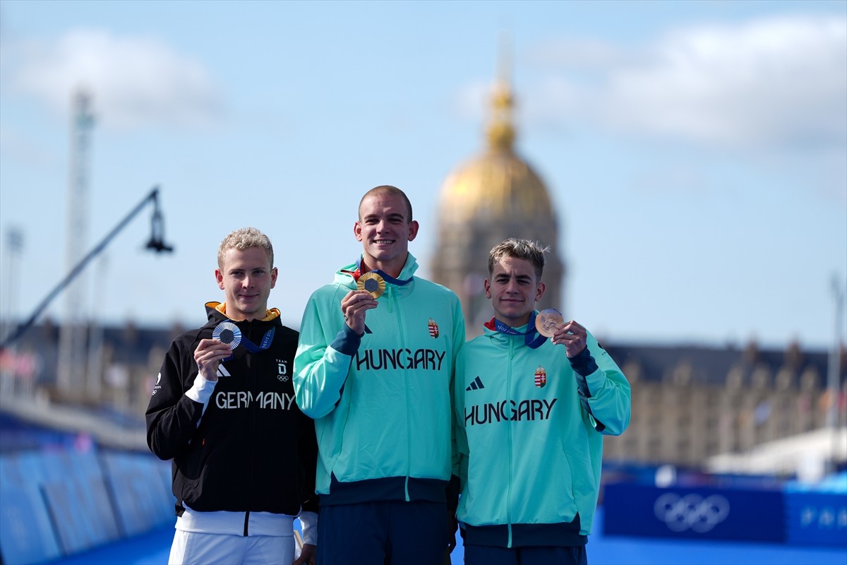 Paris 2024 Olimpiyat Oyunları'nda maraton yüzme erkekler 10 kilometrede Macar Kristof Rasovszky...