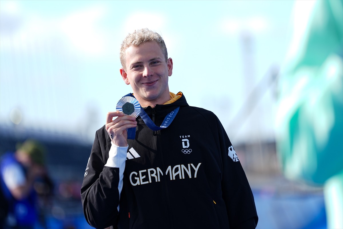 Paris 2024 Olimpiyat Oyunları'nda maraton yüzme erkekler 10 kilometrede Macar Kristof Rasovszky...