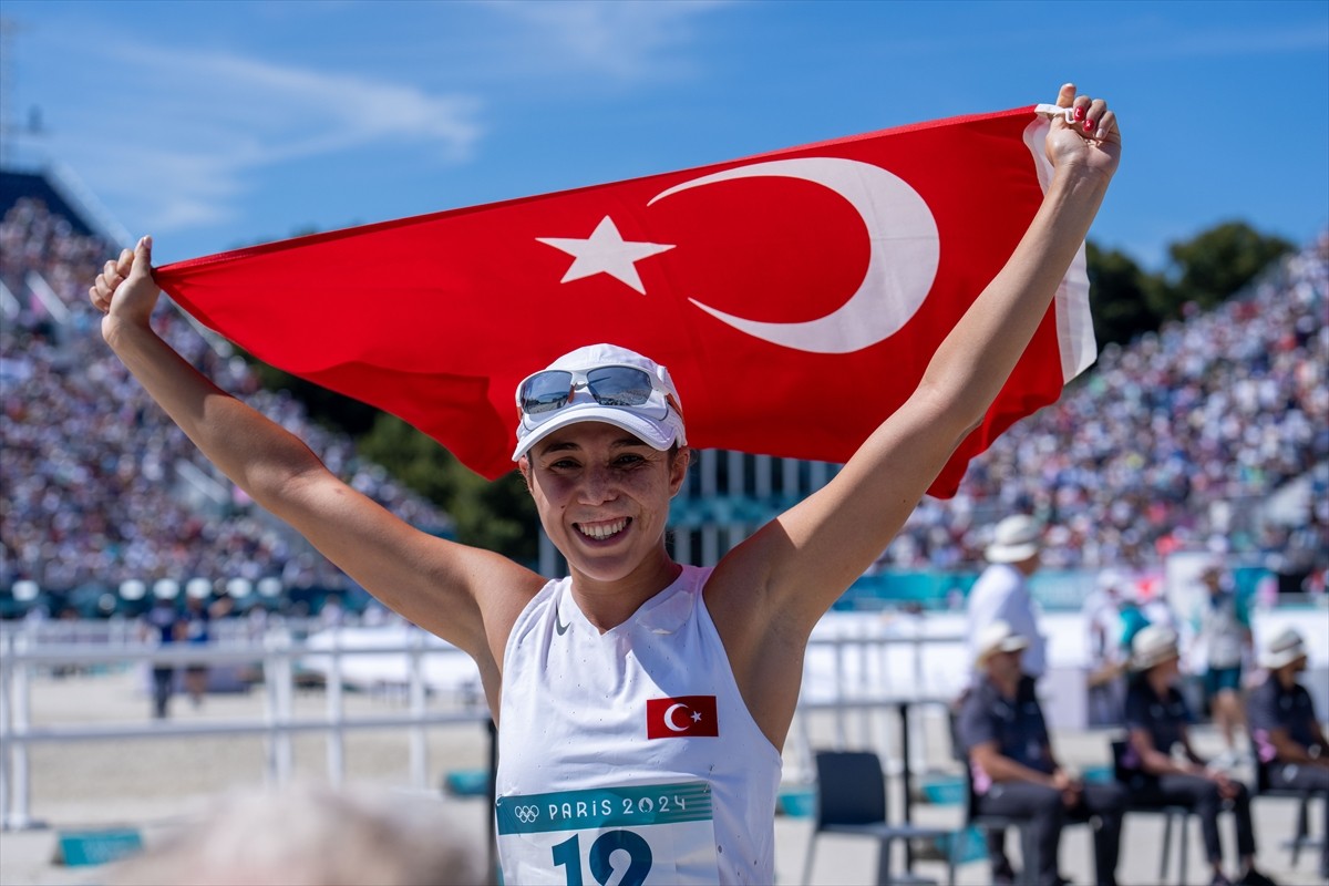 Paris 2024 Olimpiyat Oyunları'nda, Paris'teki Versay Sarayı'nda kadınlar modern pentatlonun finali...