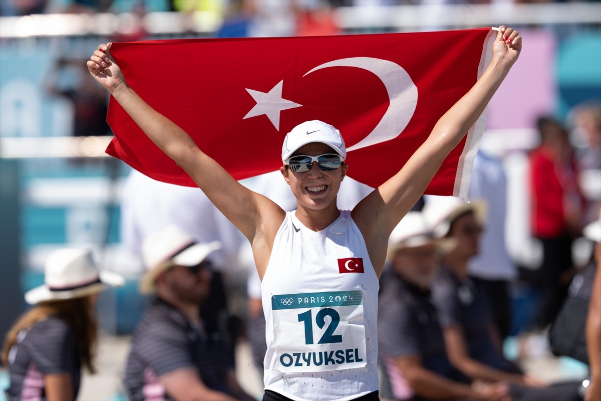 Paris 2024 Olimpiyat Oyunları'nda, Paris'teki Versay Sarayı'nda kadınlar modern pentatlonun finali...