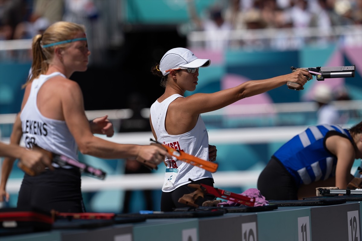 Paris 2024 Olimpiyat Oyunları'nda, Paris'teki Versay Sarayı'nda kadınlar modern pentatlonun finali...