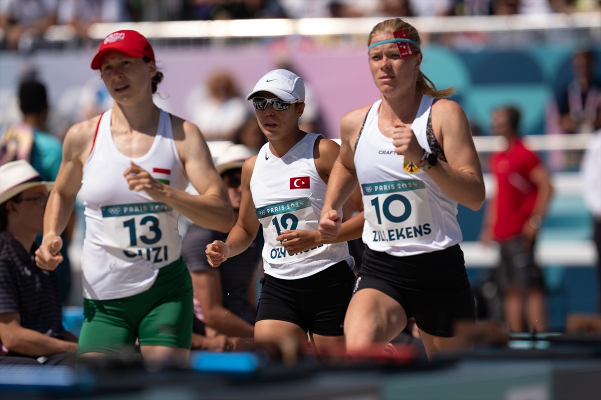 Paris 2024 Olimpiyat Oyunları'nda, Paris'teki Versay Sarayı'nda kadınlar modern pentatlonun finali...