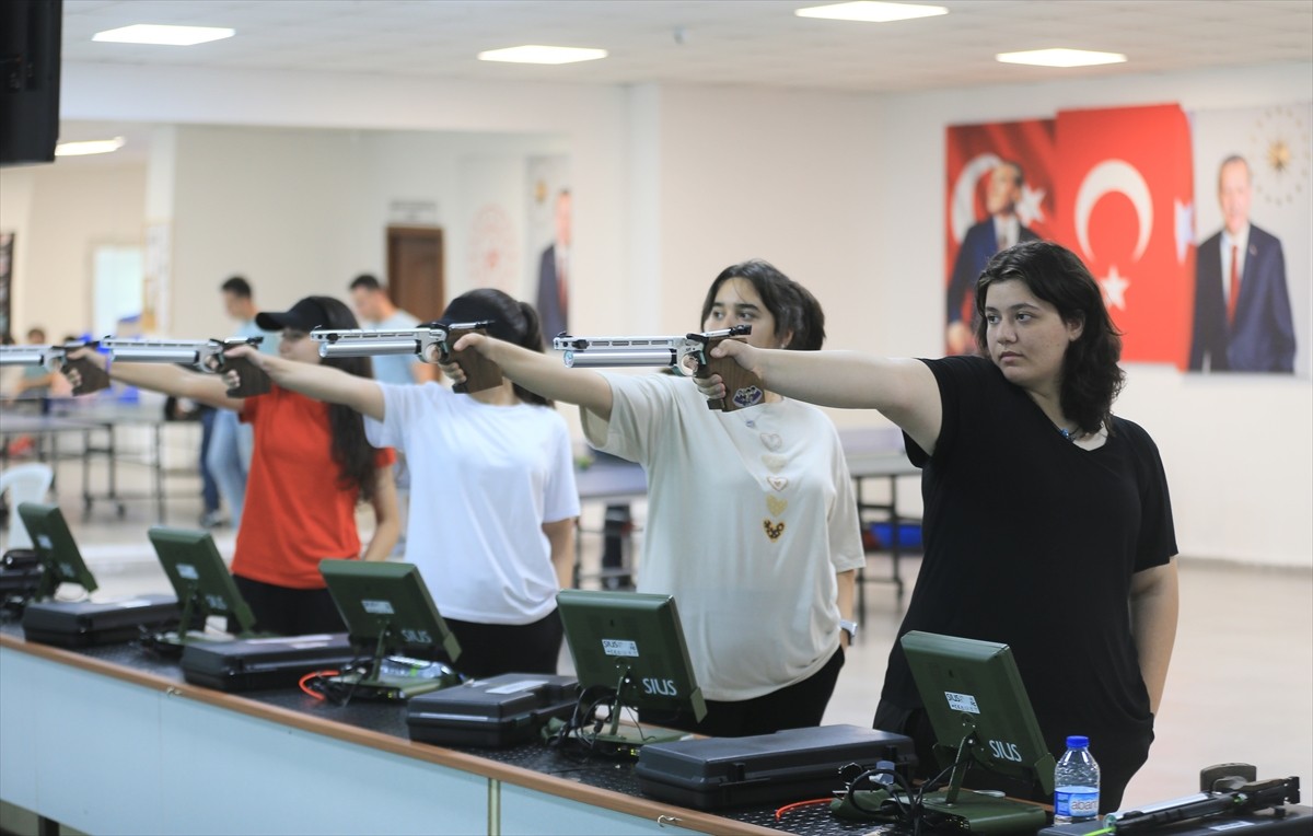 Paris 2024 Olimpiyat Oyunları'nda takım arkadaşı Şevval İlayda Tarhan'la Türkiye'ye 10 metre...