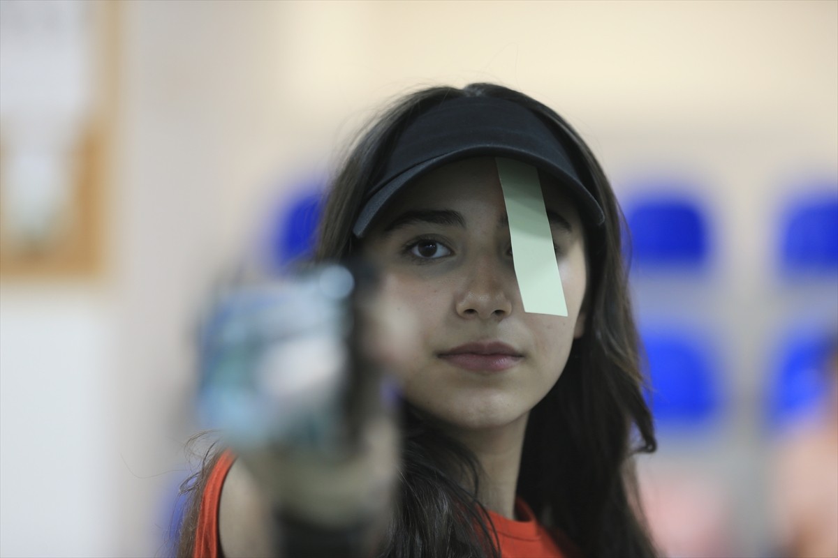 Paris 2024 Olimpiyat Oyunları'nda takım arkadaşı Şevval İlayda Tarhan'la Türkiye'ye 10 metre...