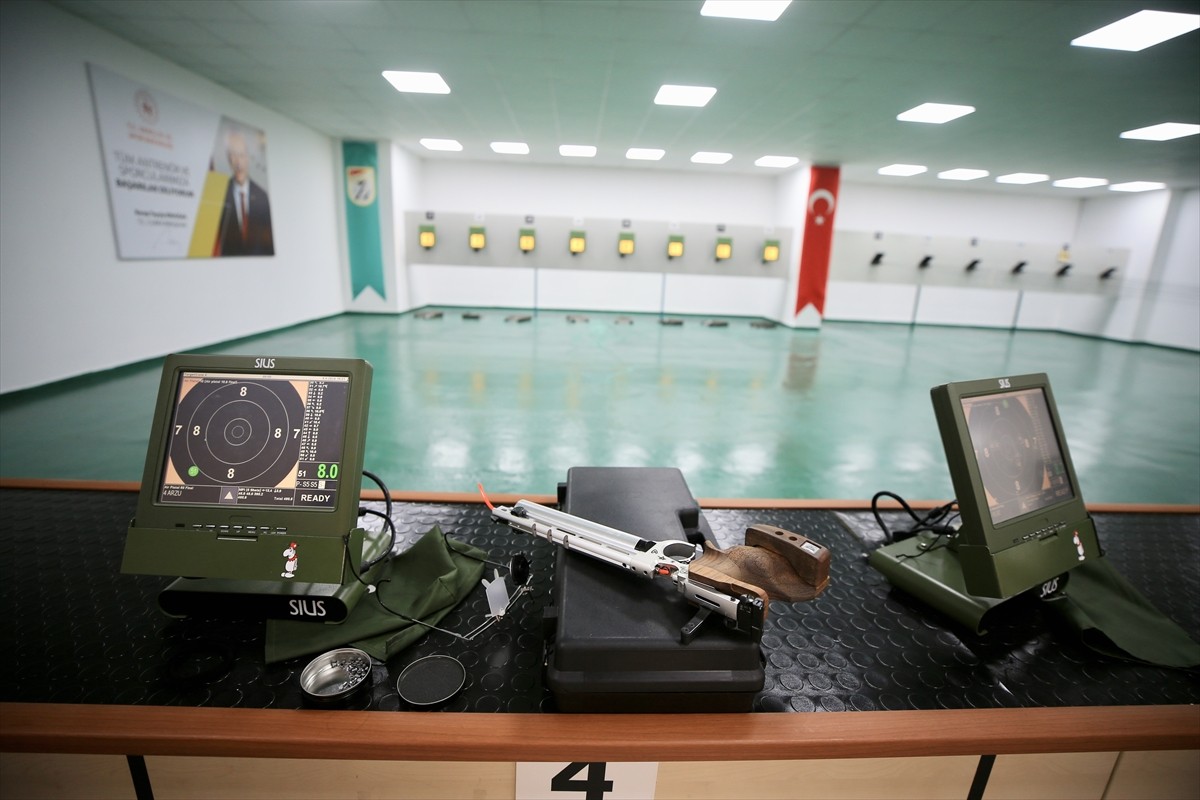 Paris 2024 Olimpiyat Oyunları'nda takım arkadaşı Şevval İlayda Tarhan'la Türkiye'ye 10 metre...