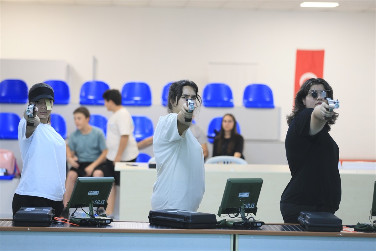 Paris 2024 Olimpiyat Oyunları'nda takım arkadaşı Şevval İlayda Tarhan'la Türkiye'ye 10 metre...